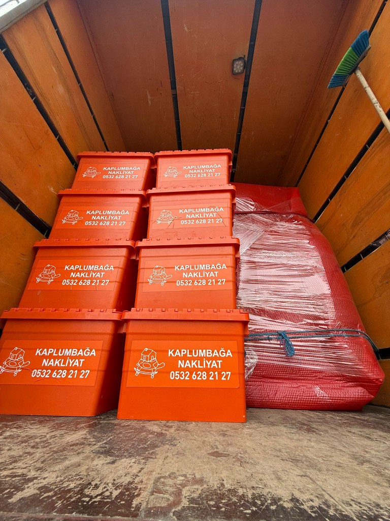 Profesyonel ekip paketleme yapıyor